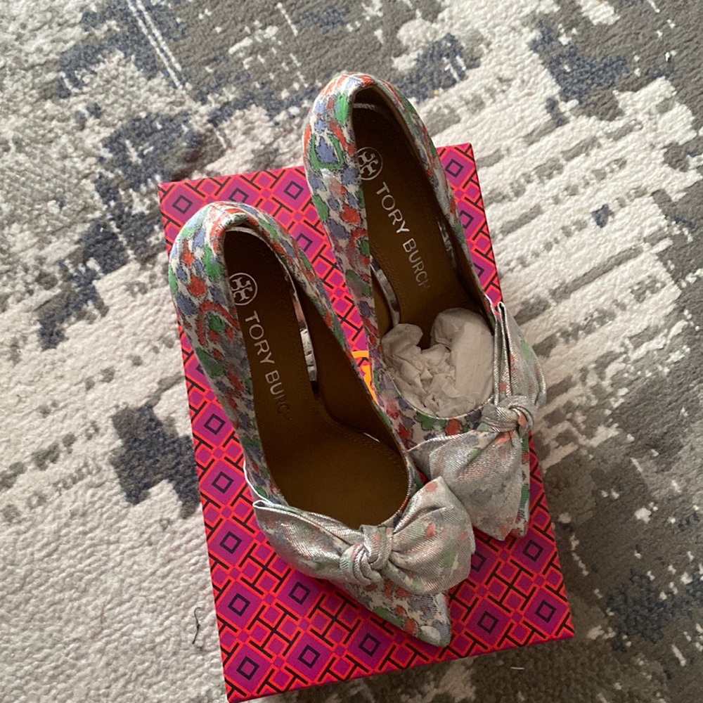 Never worn Tory Burch Heels